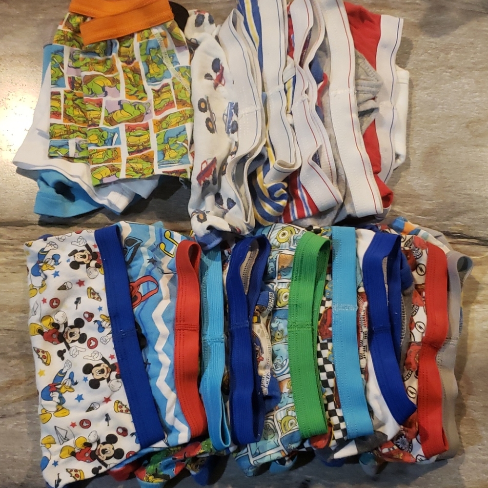 18 pairs of 2T-3T boys underwear